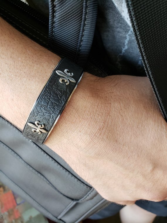 Authentic Louis-Vuitton bracelet men- 7.5 inches